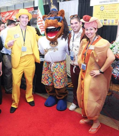Mustangs unveil mascot, 'Mo'